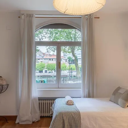 Volantin I By Aston *